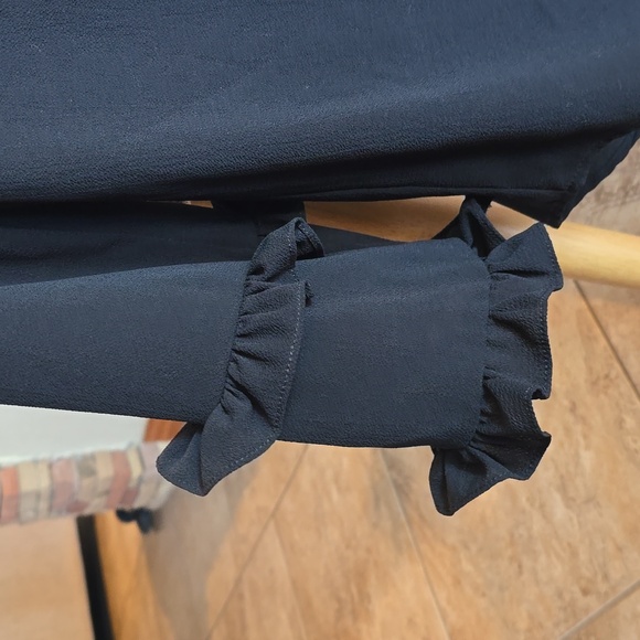 Like new black ruffle blouse size small NY & co - Picture 2 of 4